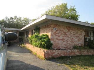 2618 Roseland St, Fort Worth TX  76103-3413 exterior