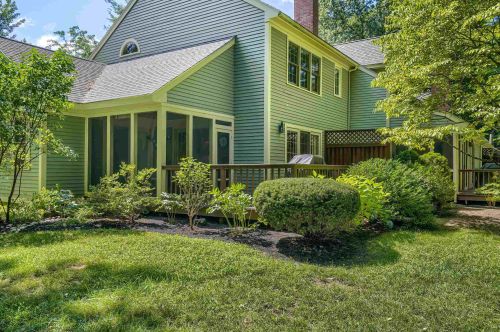 77 Peninsula Dr, Stratham, NH 03885-2351