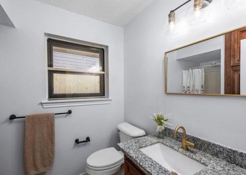 1833 Capri Ln, Taylor Lake Village TX  77586-2928 exterior