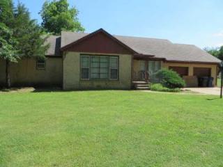 1717 Park Ave, Chickasha, OK 73018-6447