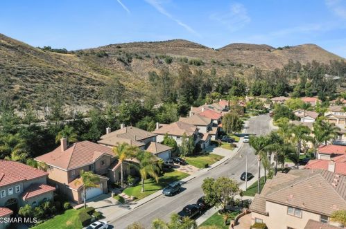 735 Eisenhower Way, Simi Valley CA 93065-8361 exterior