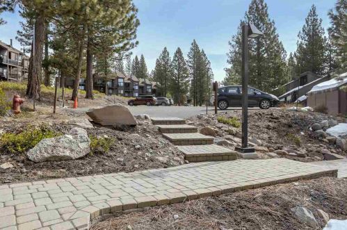 6071 Rocky Point Cir, Truckee CA  96161-4012 exterior