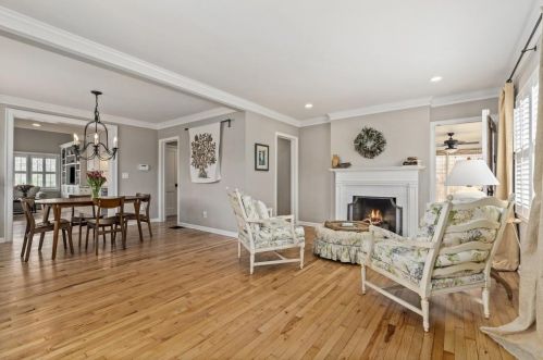 690 Hillpine Dr, Atlanta, GA 30306-3223