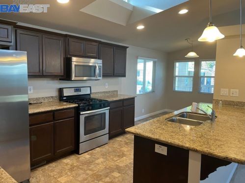 1462 Salamanca Ave, Hayward, CA 94544-6256
