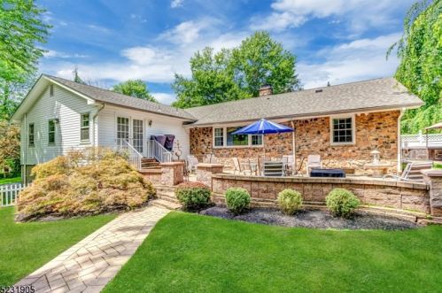 7 Gentry Dr, Warren, NJ 07059-5555