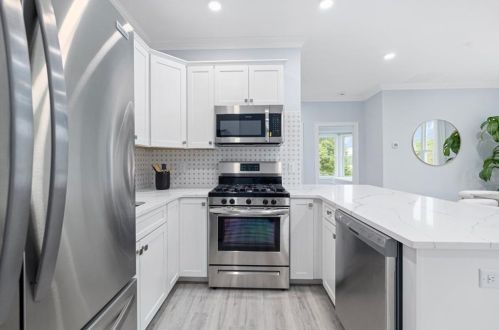 15 Clark St, Westerly, RI 02891-2101