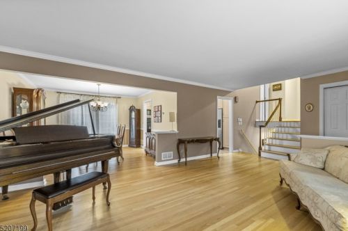 119 Golf Rd, Bloomfield, NJ 07003-3143