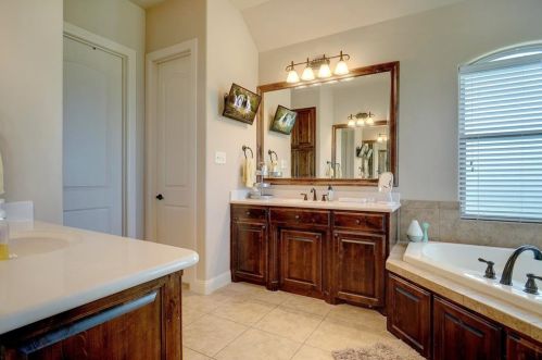 7012 Katie Corral Dr, Fort Worth TX  76126-6440 exterior