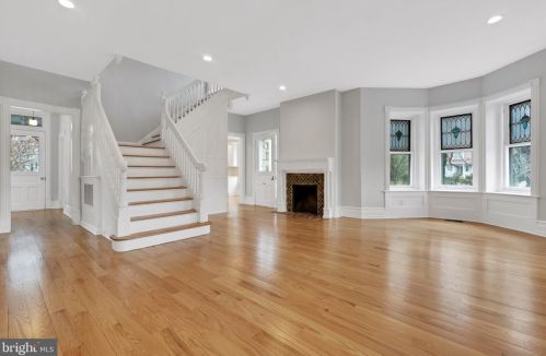 241 Kings Hwy, Tavistock NJ 08033-1981 exterior