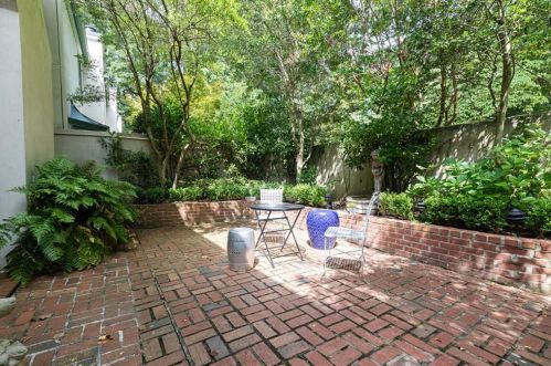 31 Mooregate Sq, Atlanta GA  30327-1539 exterior