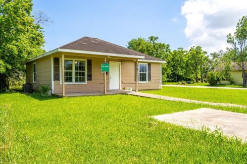 1302 14th St, Port Arthur TX  77640-4372 exterior