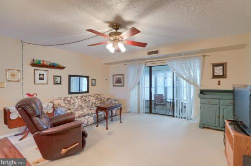 11 Valleybrook Dr, Lancaster, PA 17601-4612