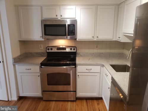 9075 Giltinan Ct, Springfield VA  22153-1140 exterior