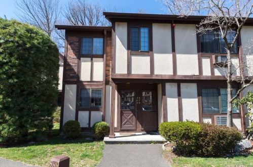 569 Swanson Cres, Milford, CT 06461-2735