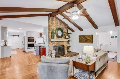 7290 Hunters Br Dr, Atlanta GA  30328-1719 exterior