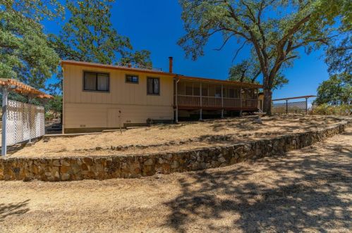 7650 Westhill Rd, Valley Springs, CA 95252-9062