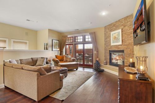 26 Northwest Hwy, Palatine, IL 60067-3571