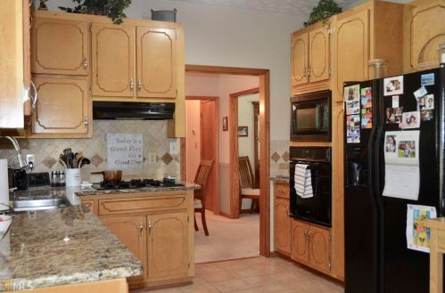 60 Brooks Dr, Stockbridge GA  30281-1855 exterior