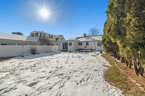 6 Harris St, Norwalk CT  06850-2015 exterior