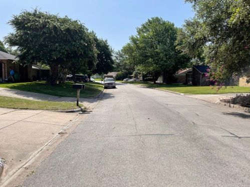 10220 Lone Pine Ln, Fort Worth TX  76108-3914 exterior