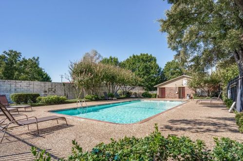 2240 Tarpley Rd, Carrollton TX  75006-2403 exterior