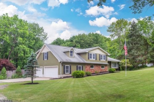 80 Andover Rd, Sparta, NJ 07871-1002