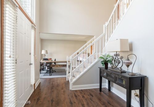 1748 Napoleon Dr, Naperville, IL 60565-2641