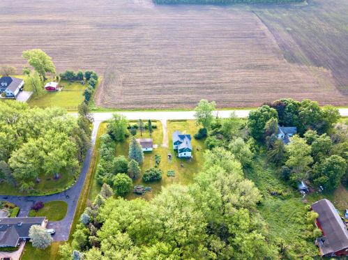 3807 Franklinville Rd, Bull Valley, IL 60098-9177