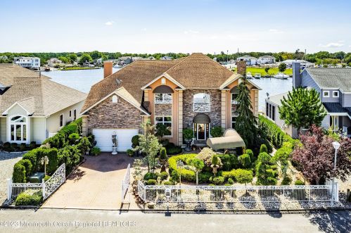 724 Fairview Ln, Lacey, NJ 08731-4965
