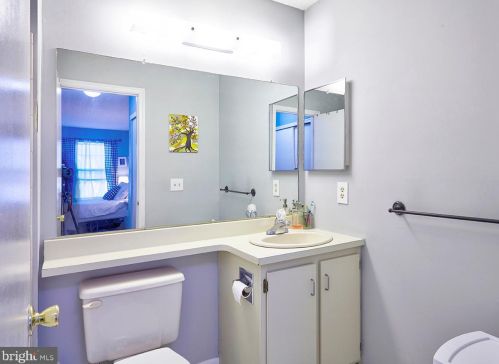 24 Cheverny Ct, Trenton NJ 08619-4718 exterior