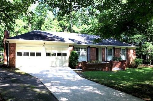 621 Ginger Cir, Lagrange, GA 30240-3929