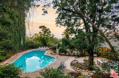 16229 Dorilee Ln, Van Nuys, CA 91436-4201