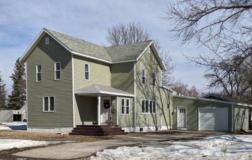 304 10th St, Mountain Lake, MN 56159-1598