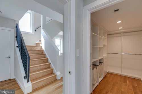 720 4 St, Philadelphia PA 19147-3127 exterior