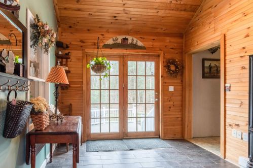 42 Addison Rd, Goffstown, NH 03045-2324