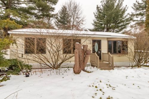 7 Baltimore Rd, Nashua, NH 03062-3545