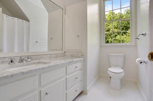 2839 Dover Rd, Atlanta GA  30327-1209 exterior