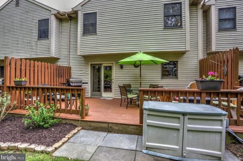 1843 Spring Ridge Ln, Lancaster PA  17603-6794 exterior