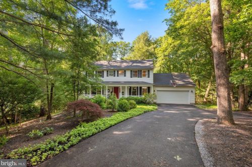 11419 Lakes Dr, Herndon, VA 20191-4101