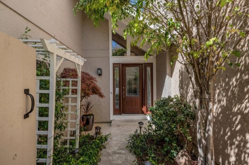 552 Pine Wood Ln, Los Gatos, CA 95032-1318