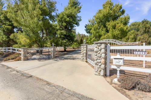37450 Downey Rd, Temecula, CA 92592-8601