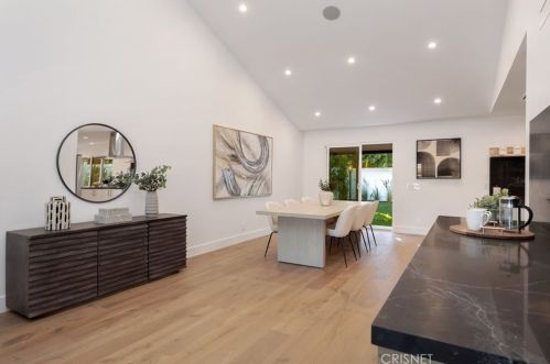 5243 Fulton Ave, Van Nuys CA  91401-5906 exterior