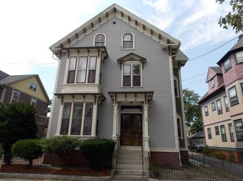 55 Bainbridge Ave, Providence, RI 02909-1801