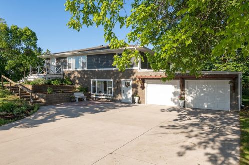5930 Lawndale Ln, Minneapolis, MN 55446-1004