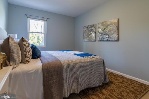 125 Kinsman View Cir, Silver Spring MD 20901-1600 exterior