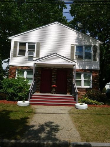 16 Glasgow St, Providence, RI 02908-1711