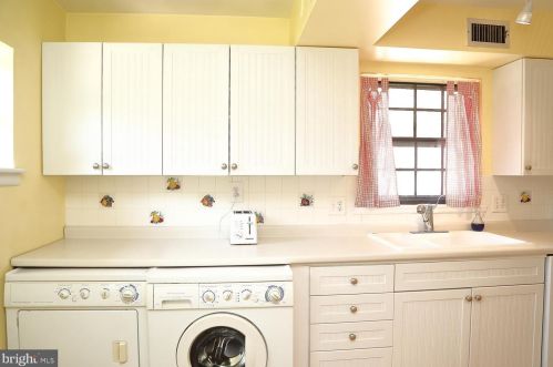 59 Valleybrook Dr, Lancaster PA  17601-4612 exterior