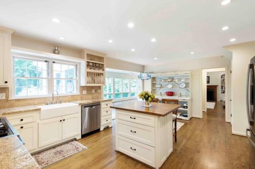 4247 Harrogate Dr, Atlanta GA  30327-3624 exterior