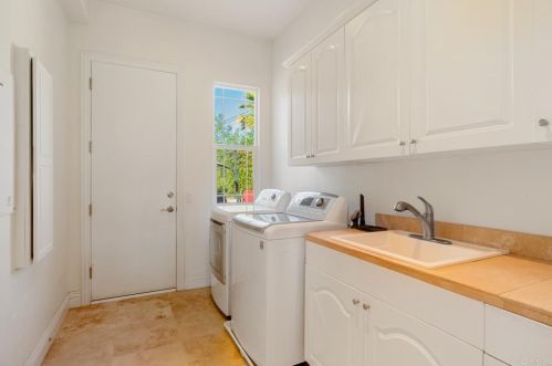 2021 Pleasant Heights Dr, Vista CA  92084-2844 exterior