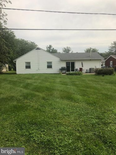 61 Messenger Ln, Willingboro, NJ 08046-2913